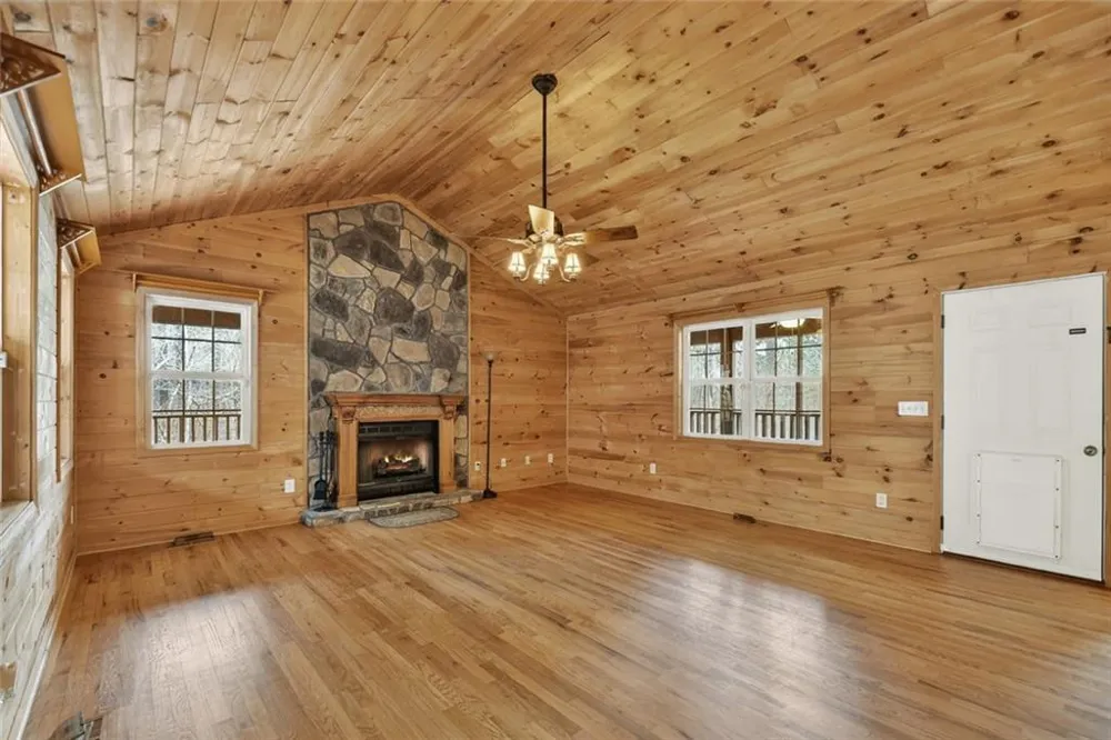 144 Emerald Cove Ellijay, GA 30705