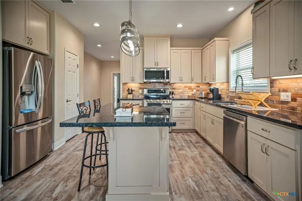 258 Alamo Beach Avenue Port Lavaca, TX 77979