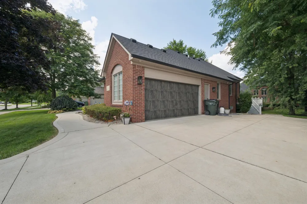 11215 Wilshire Drive Shelby, MI 48315