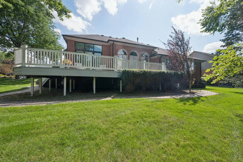 11215 Wilshire Drive Shelby, MI 48315