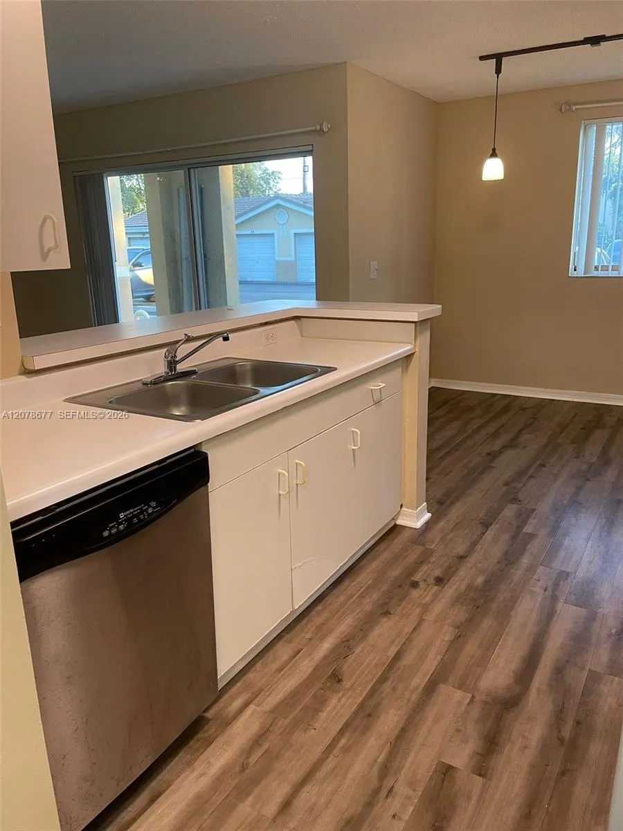 2640 S University Dr #113 Davie, FL 33328