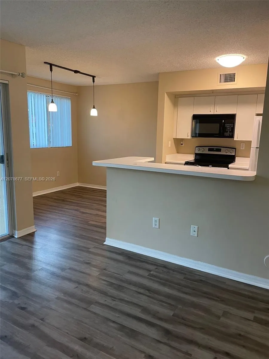 2640 S University Dr #113 Davie, FL 33328