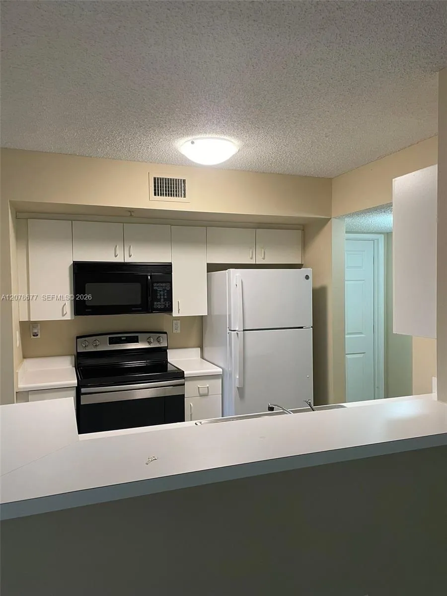 2640 S University Dr #113 Davie, FL 33328