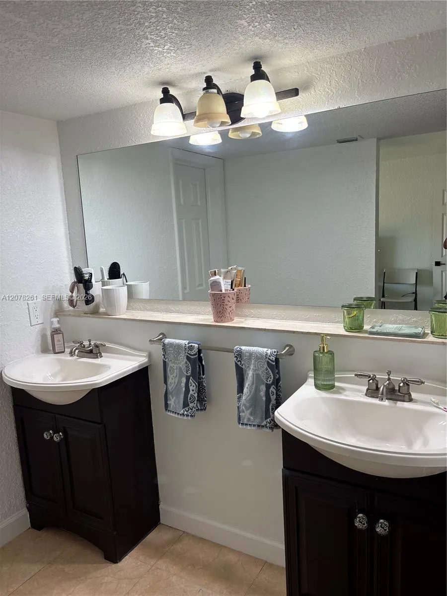 6305 Gage Pl #309A Miami Lakes, FL 33014