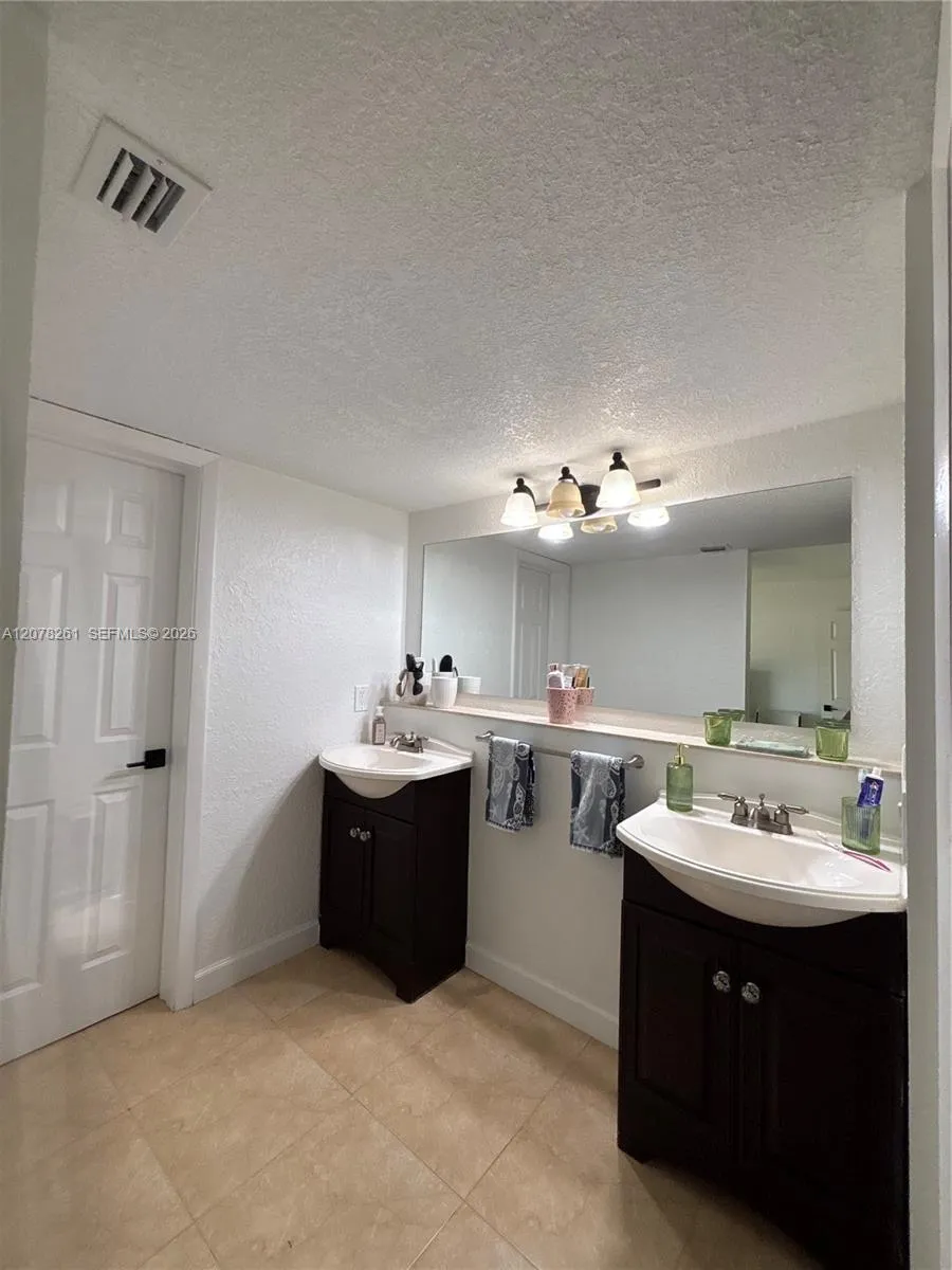 6305 Gage Pl #309A Miami Lakes, FL 33014