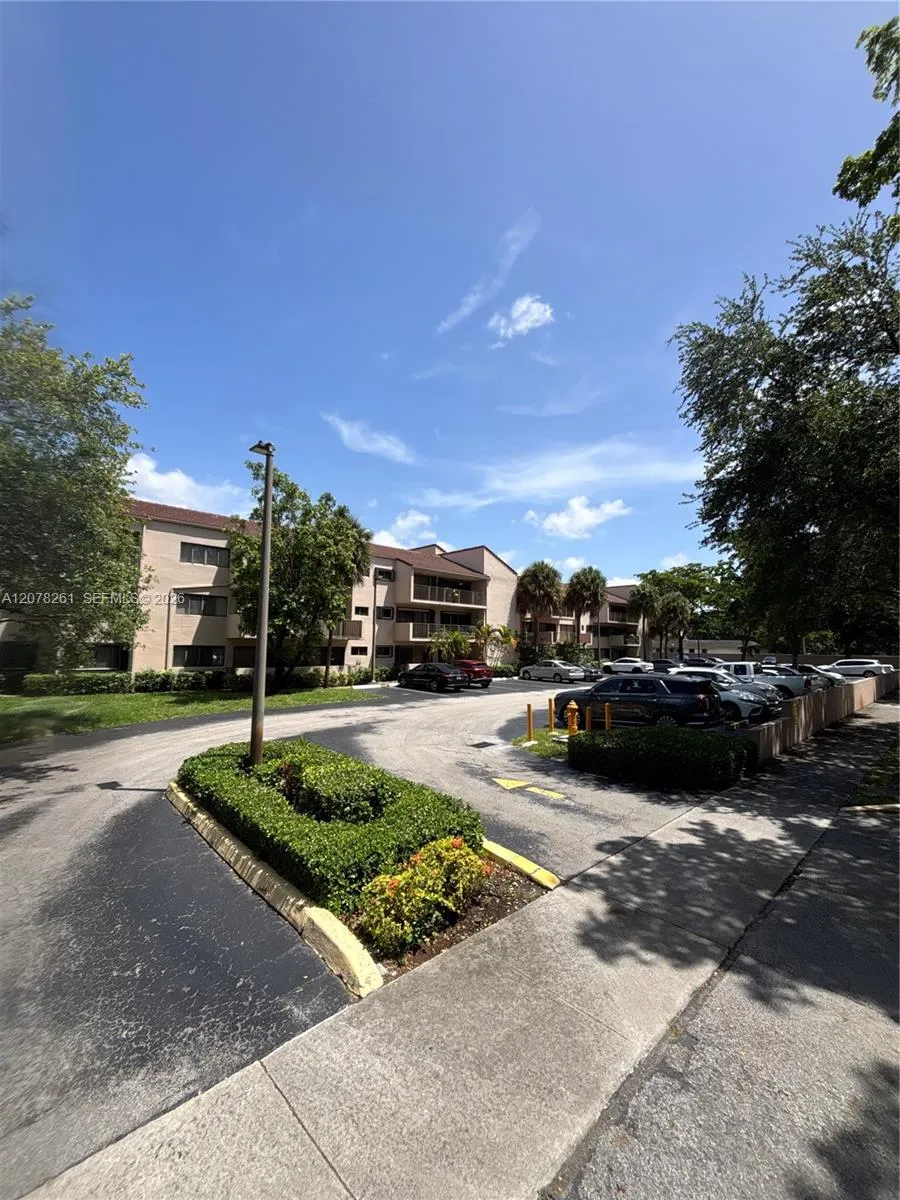 6305 Gage Pl #309A Miami Lakes, FL 33014