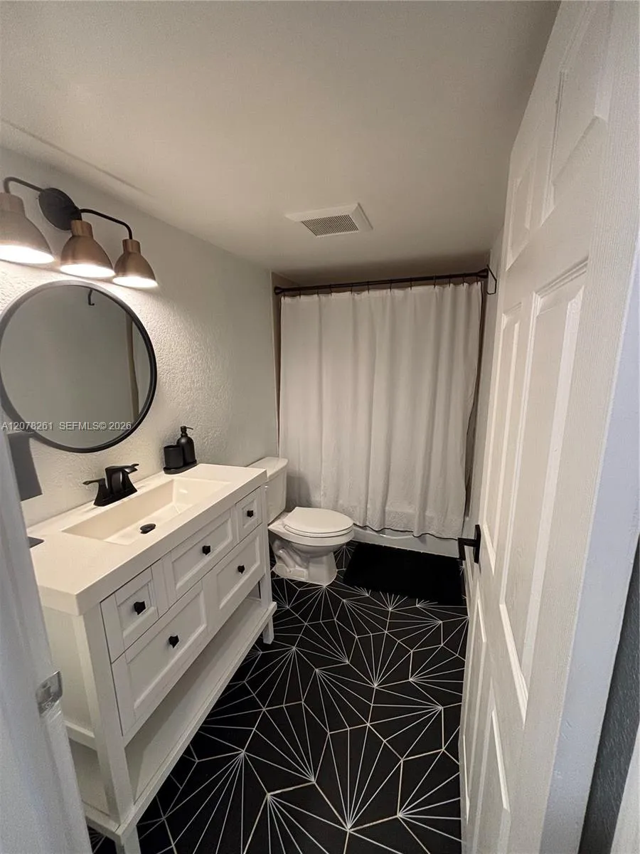 6305 Gage Pl #309A Miami Lakes, FL 33014