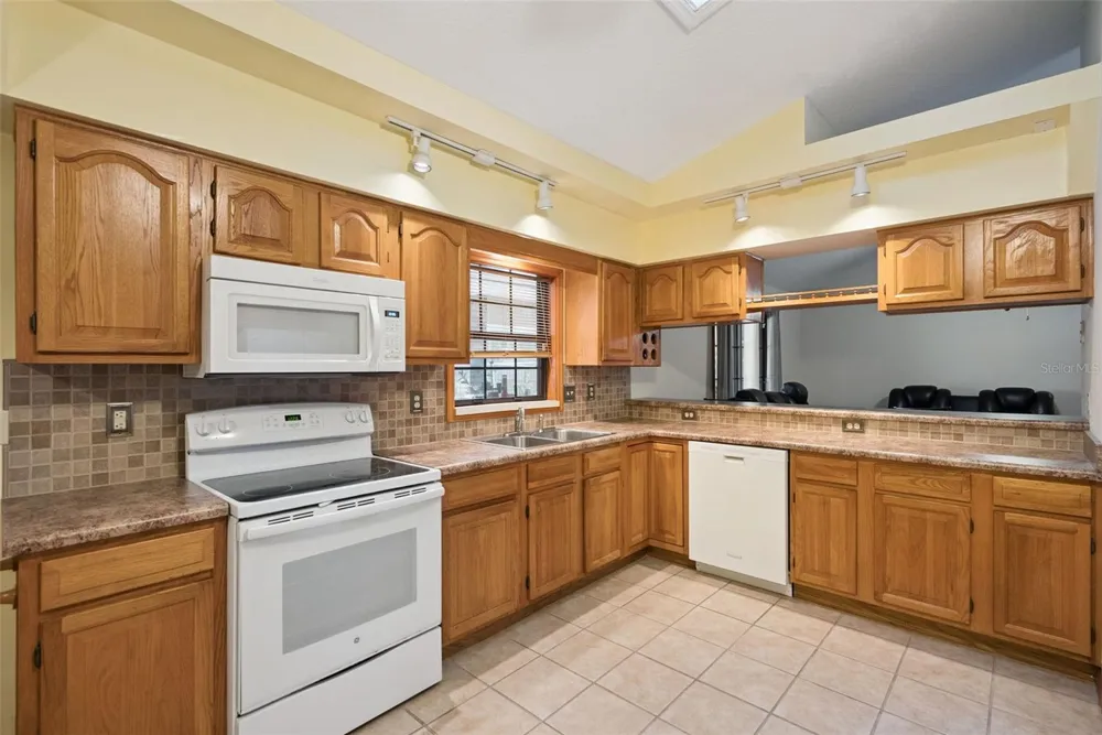 1302 LYDIA DRIVE Deltona, FL 32725