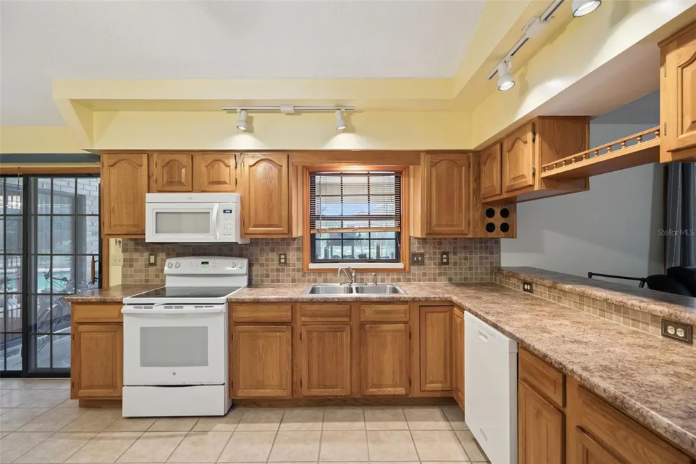1302 LYDIA DRIVE Deltona, FL 32725