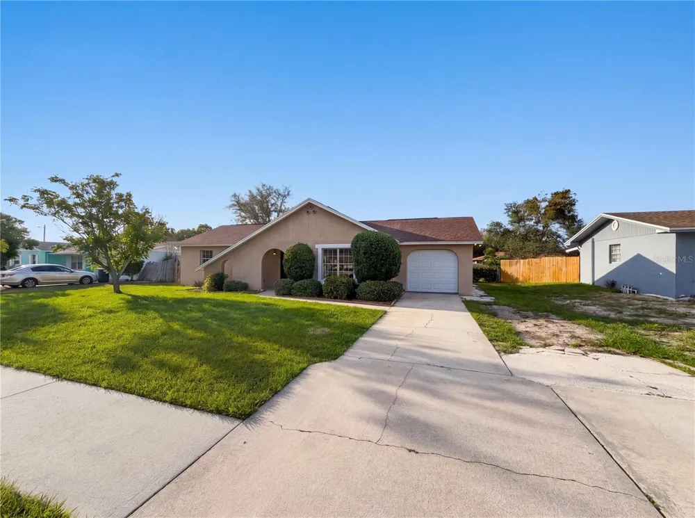 880 FRUITLAND DRIVE Deltona, FL 32725