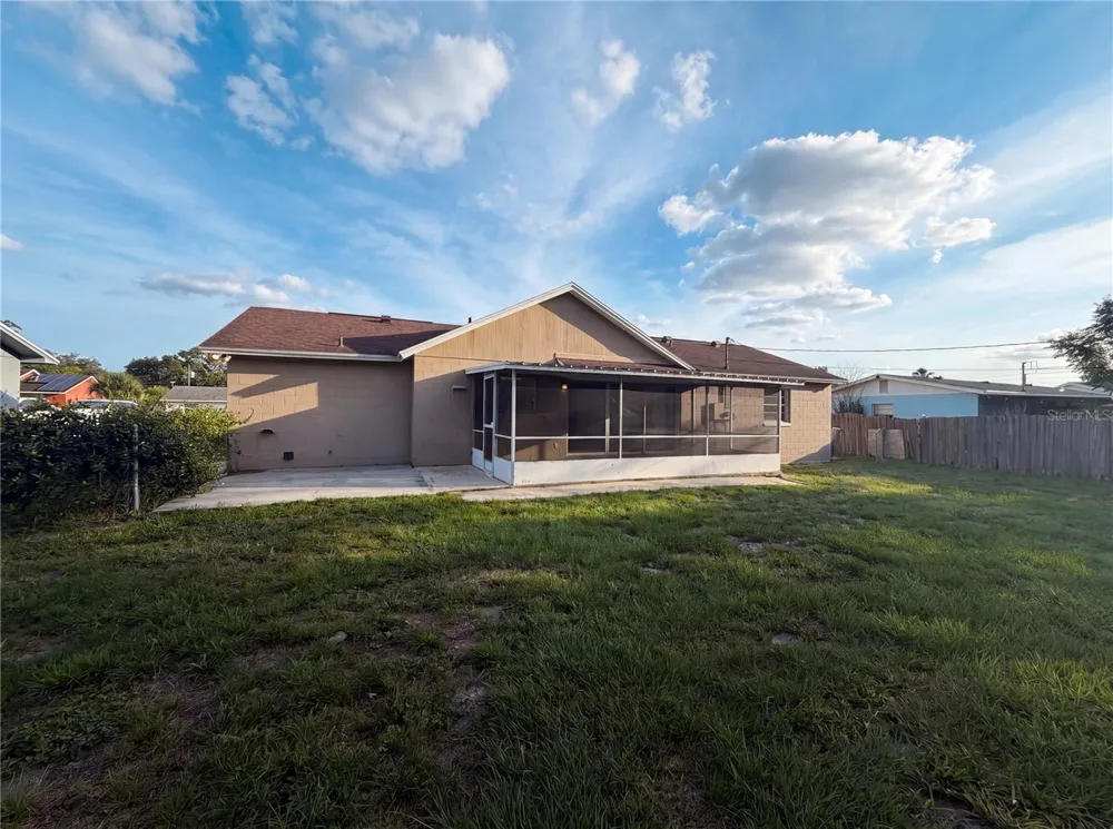 880 FRUITLAND DRIVE Deltona, FL 32725