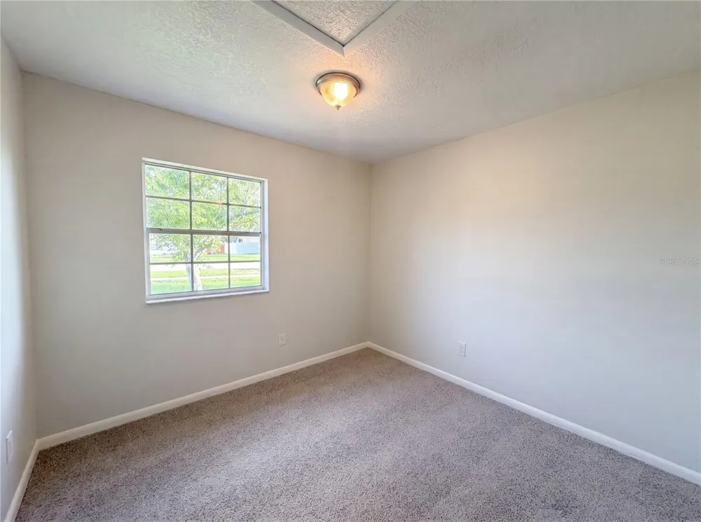 880 FRUITLAND DRIVE Deltona, FL 32725