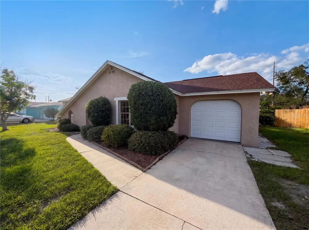 880 FRUITLAND DRIVE Deltona, FL 32725