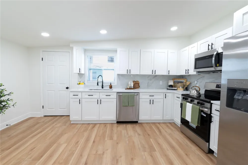 1503 LANCELOT LOOP Tampa, FL 33619