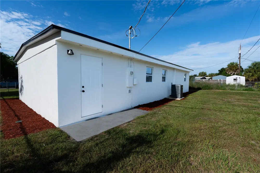1503 LANCELOT LOOP Tampa, FL 33619
