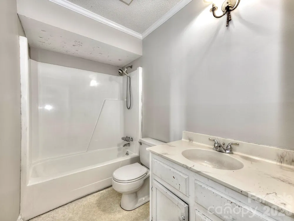 1401 Heatherloch Drive Gastonia, NC 28054