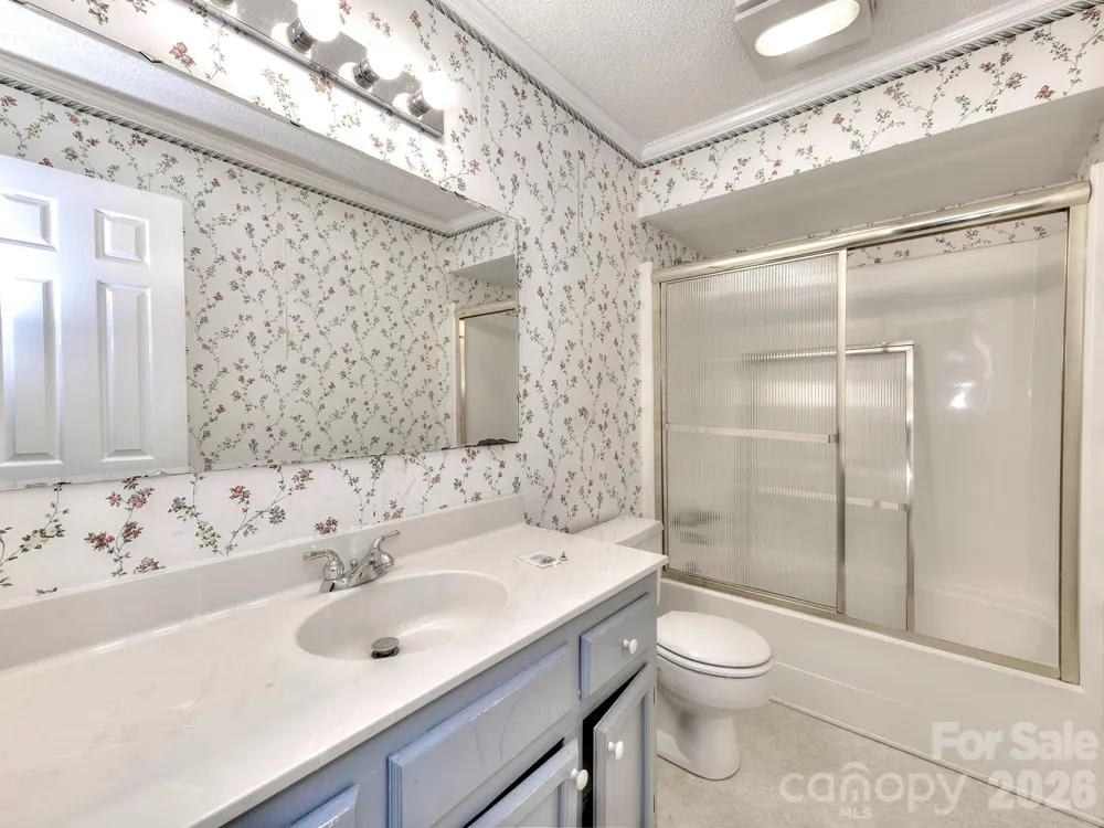 1401 Heatherloch Drive Gastonia, NC 28054