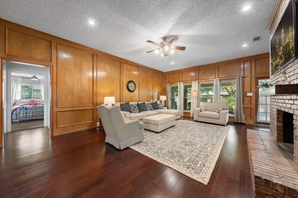 221 Manor Way Sunnyvale, TX 75182