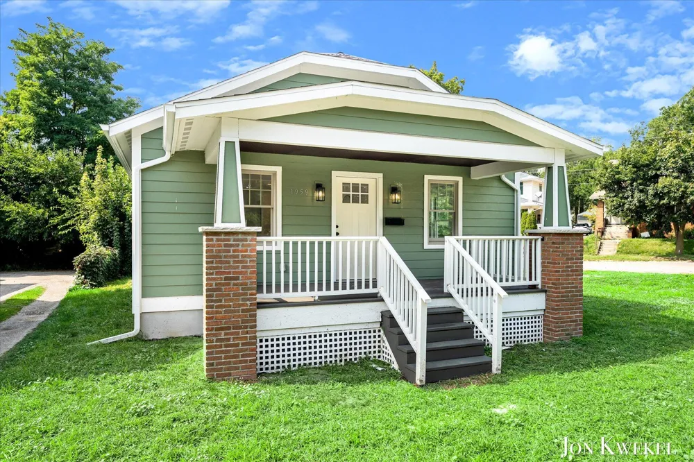 1959 Plainfield Avenue NE Grand Rapids, MI 49505