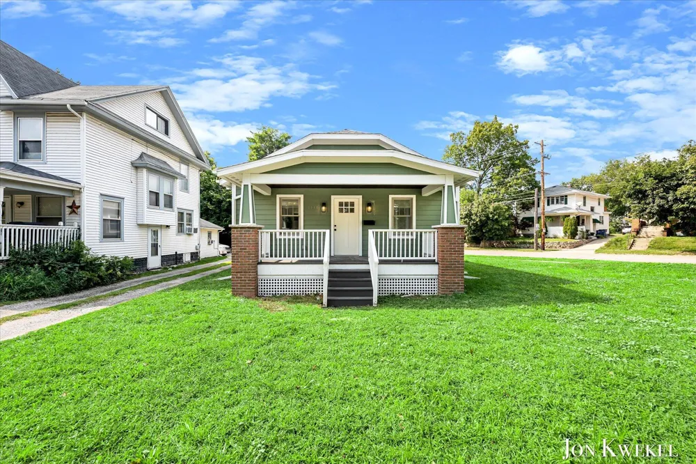 1959 Plainfield Avenue NE Grand Rapids, MI 49505