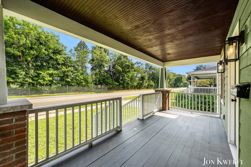 1959 Plainfield Avenue NE Grand Rapids, MI 49505