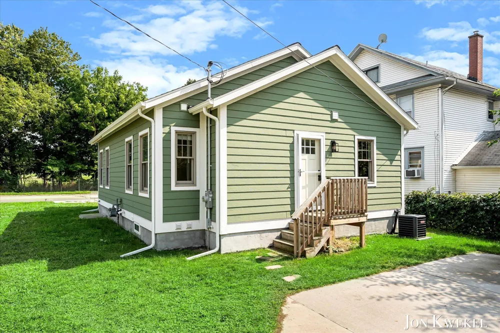 1959 Plainfield Avenue NE Grand Rapids, MI 49505