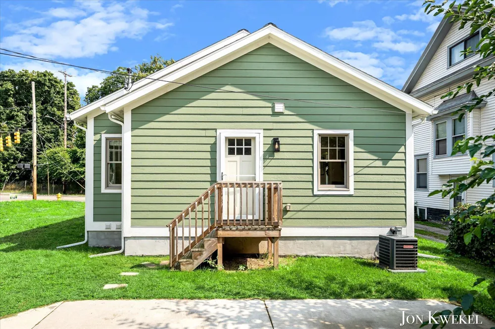 1959 Plainfield Avenue NE Grand Rapids, MI 49505
