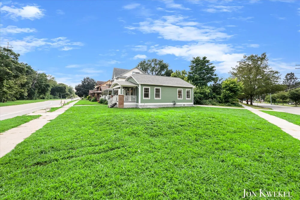 1959 Plainfield Avenue NE Grand Rapids, MI 49505