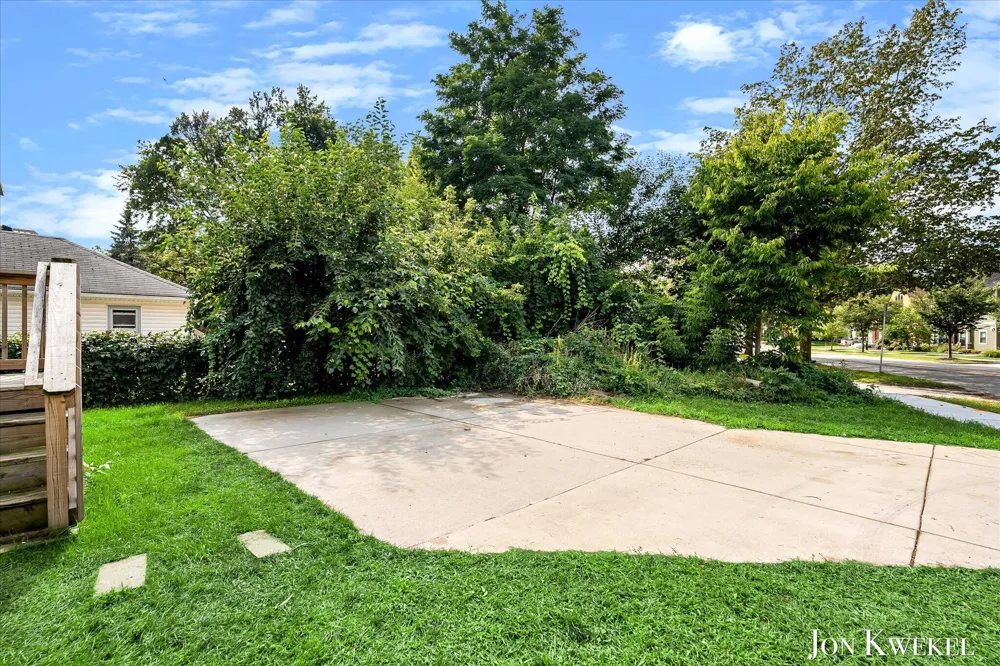 1959 Plainfield Avenue NE Grand Rapids, MI 49505