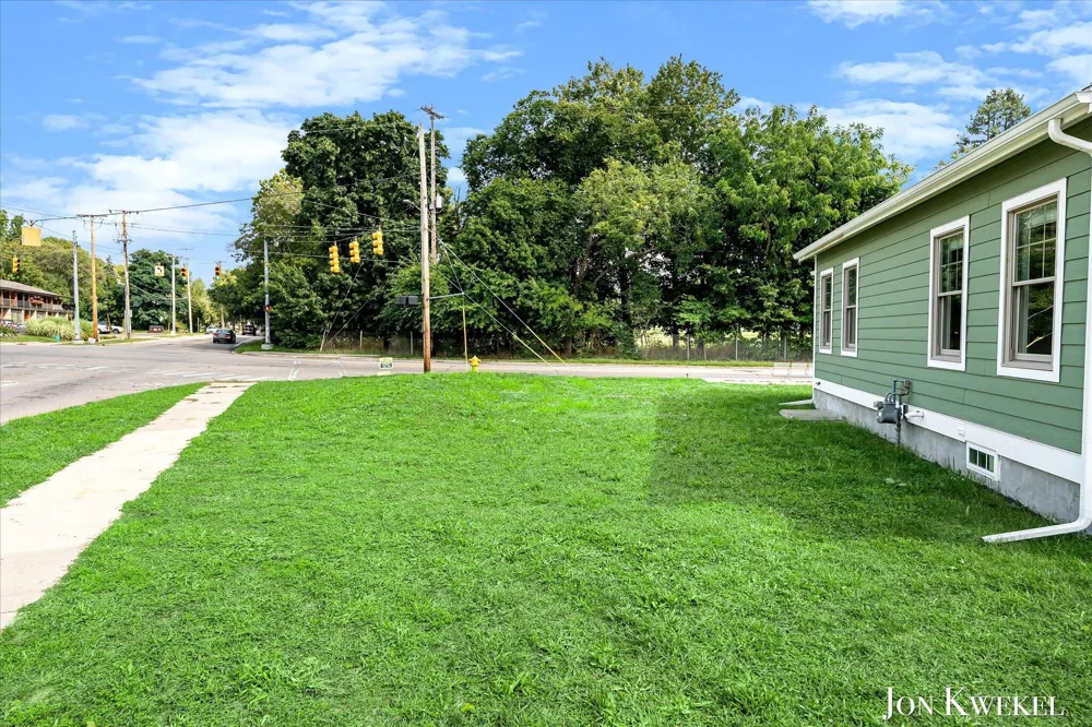 1959 Plainfield Avenue NE Grand Rapids, MI 49505