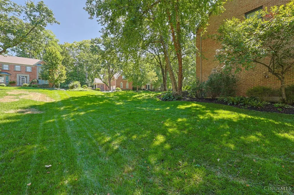 11127 Huntwicke Place Cincinnati, OH 45241