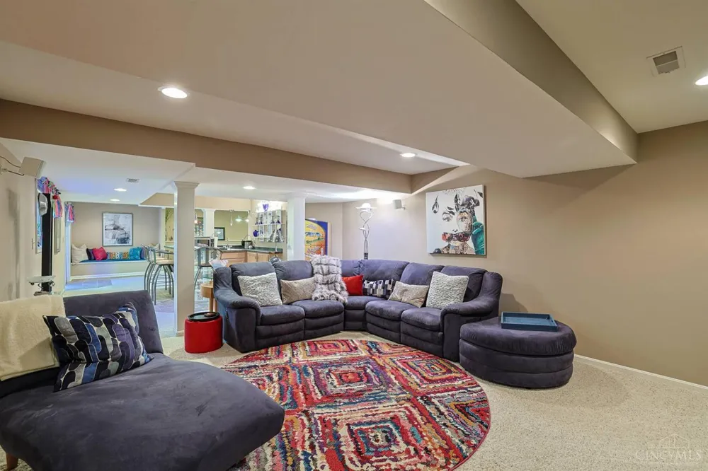 11127 Huntwicke Place Cincinnati, OH 45241