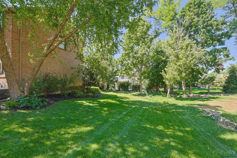 11127 Huntwicke Place Cincinnati, OH 45241