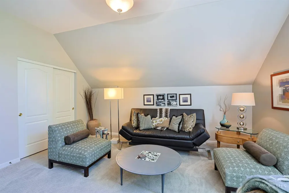 11127 Huntwicke Place Cincinnati, OH 45241