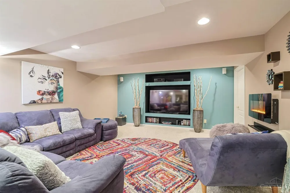 11127 Huntwicke Place Cincinnati, OH 45241