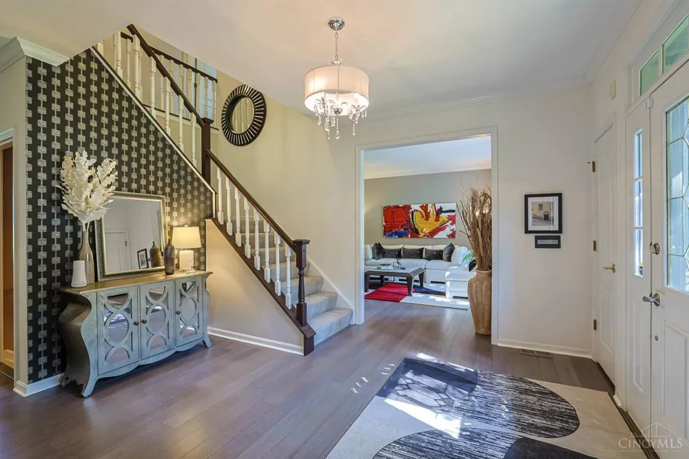 11127 Huntwicke Place Cincinnati, OH 45241