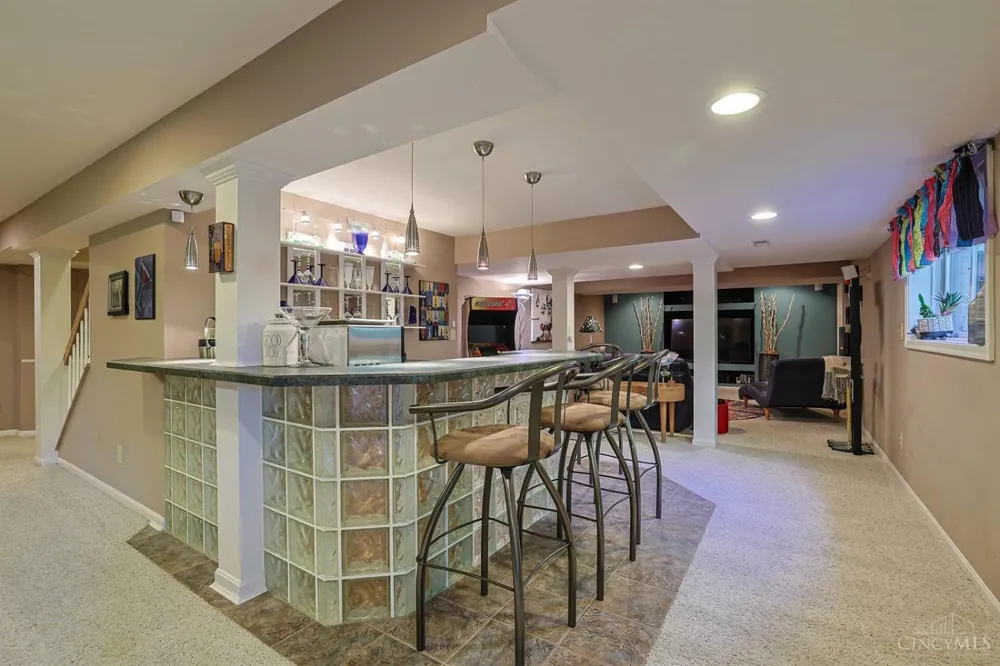 11127 Huntwicke Place Cincinnati, OH 45241