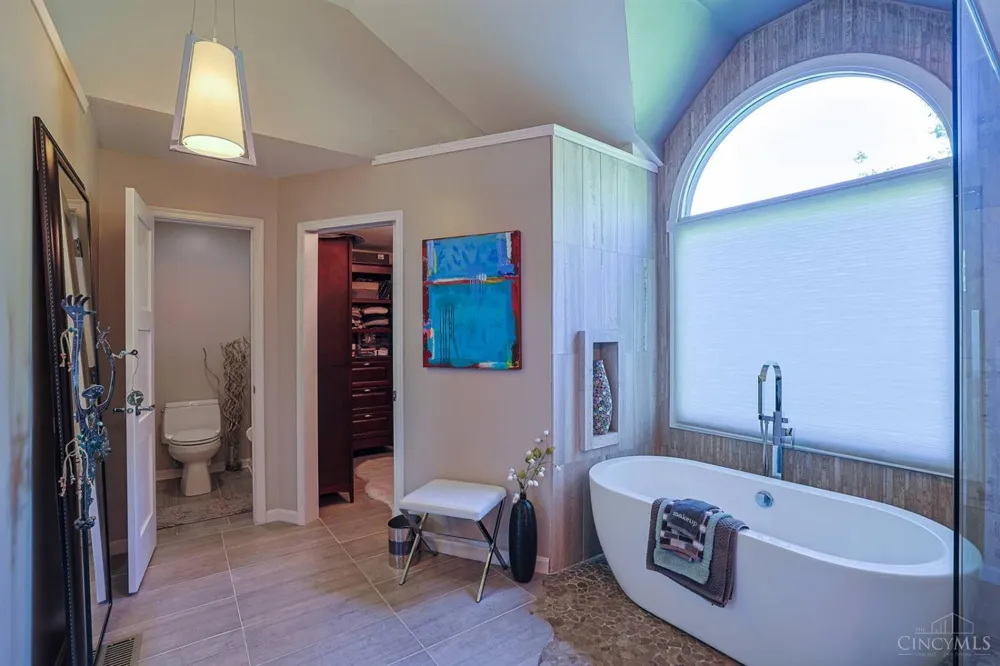 11127 Huntwicke Place Cincinnati, OH 45241