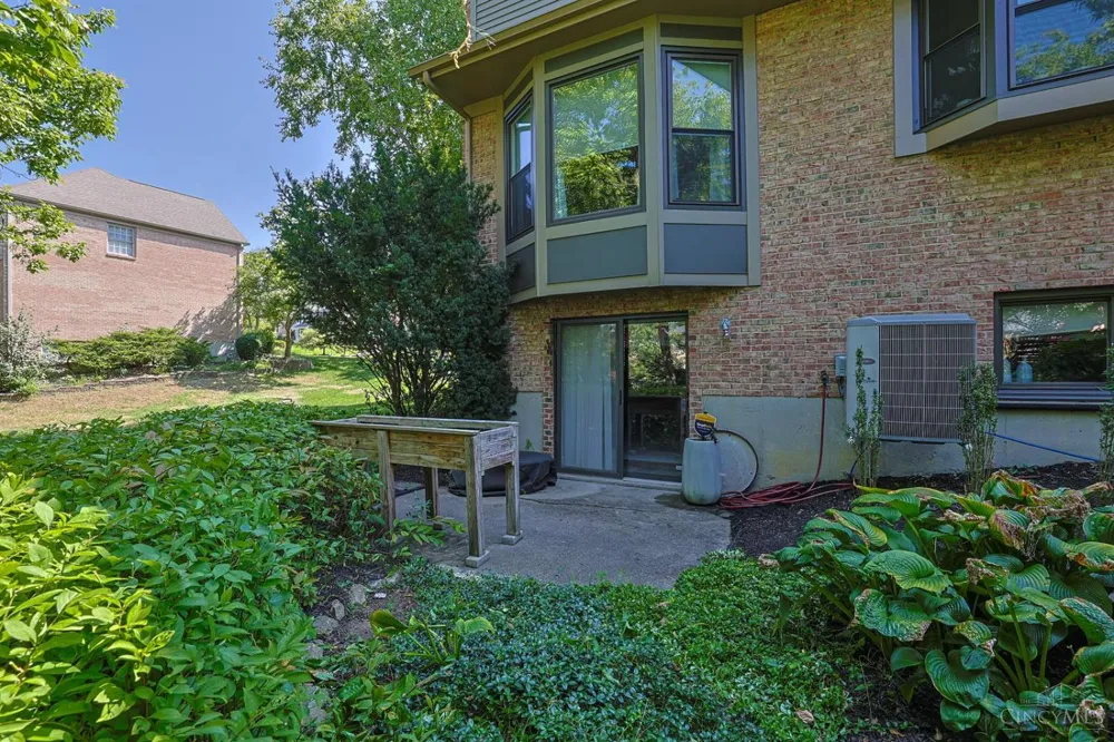 11127 Huntwicke Place Cincinnati, OH 45241