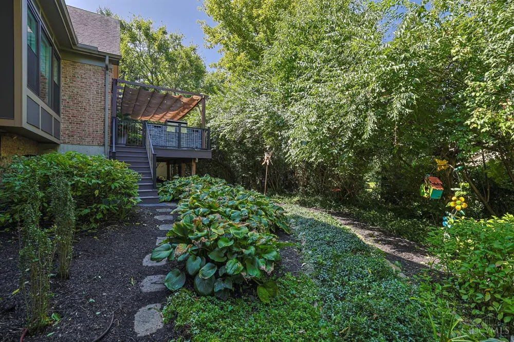 11127 Huntwicke Place Cincinnati, OH 45241