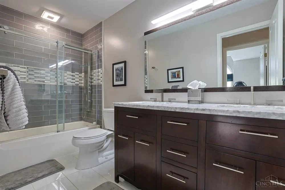 11127 Huntwicke Place Cincinnati, OH 45241