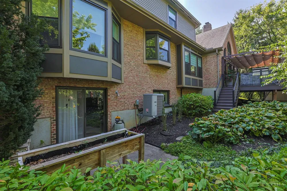 11127 Huntwicke Place Cincinnati, OH 45241