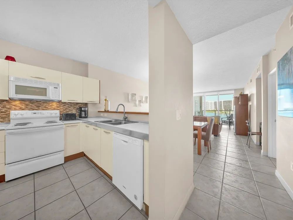 18100 Bay Road #707 Sunny Isles Beach, FL 33160