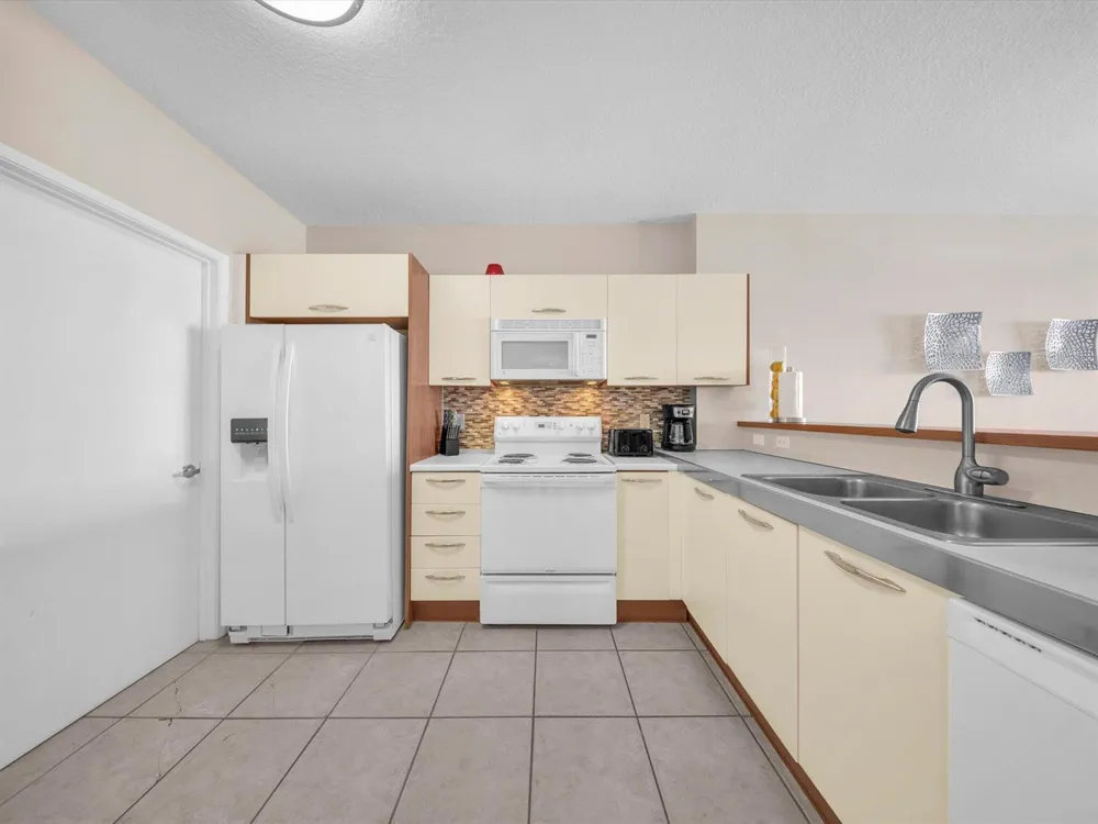 18100 Bay Road #707 Sunny Isles Beach, FL 33160