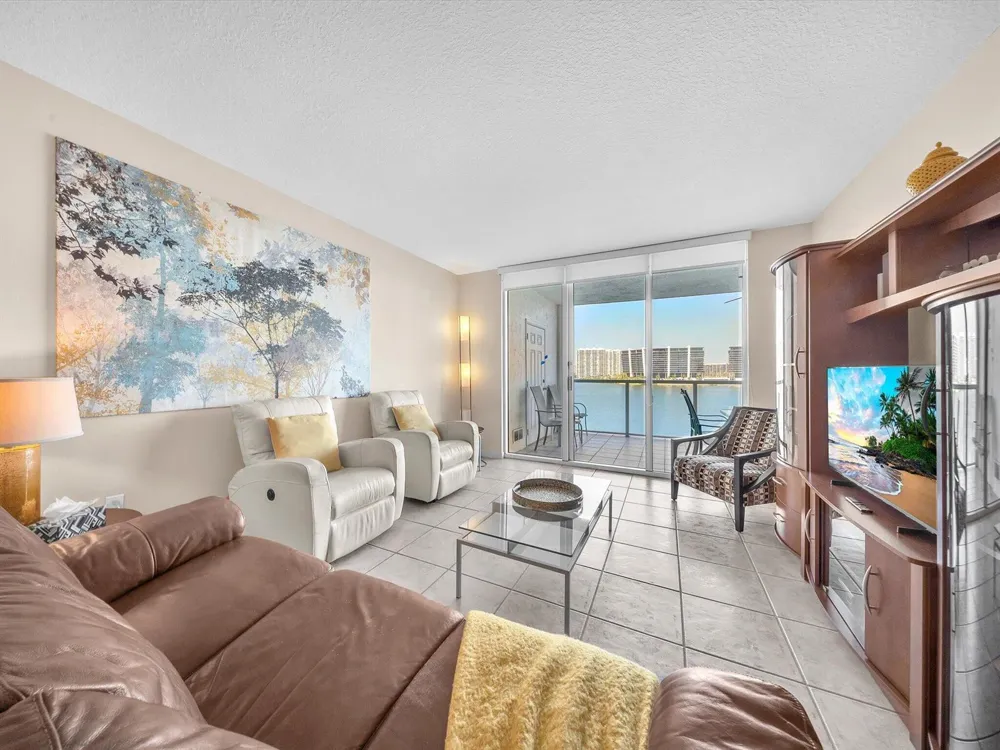 18100 Bay Road #707 Sunny Isles Beach, FL 33160