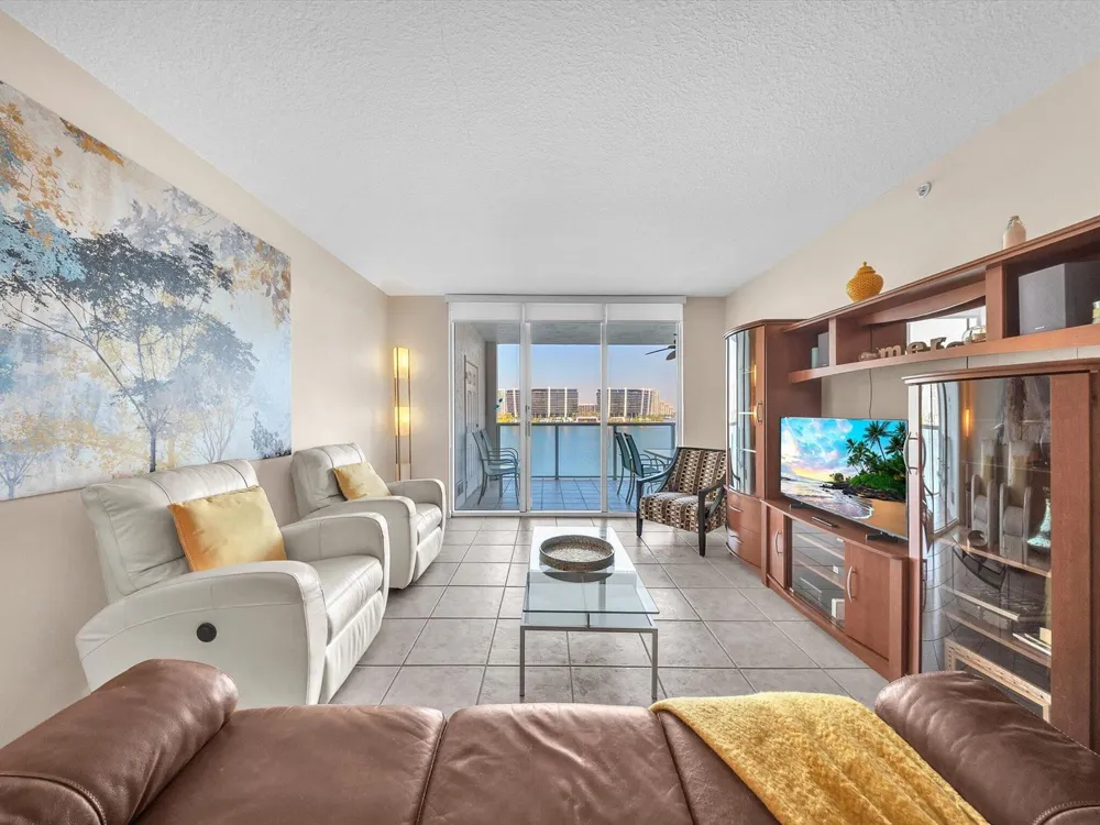18100 Bay Road #707 Sunny Isles Beach, FL 33160