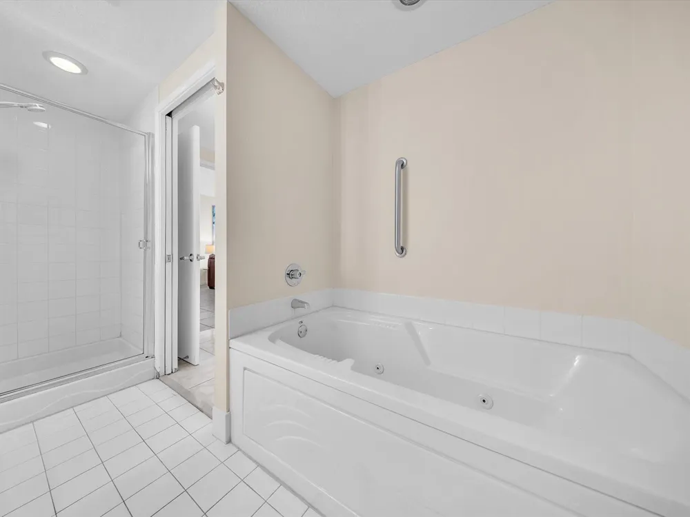 18100 Bay Road #707 Sunny Isles Beach, FL 33160