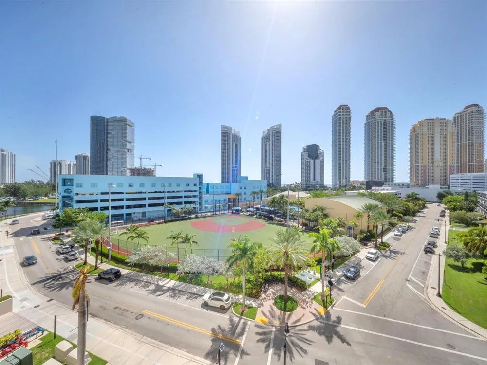 18100 Bay Road #707 Sunny Isles Beach, FL 33160
