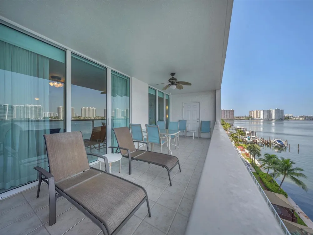 18100 Bay Road #707 Sunny Isles Beach, FL 33160