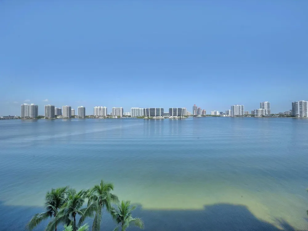 18100 Bay Road #707 Sunny Isles Beach, FL 33160